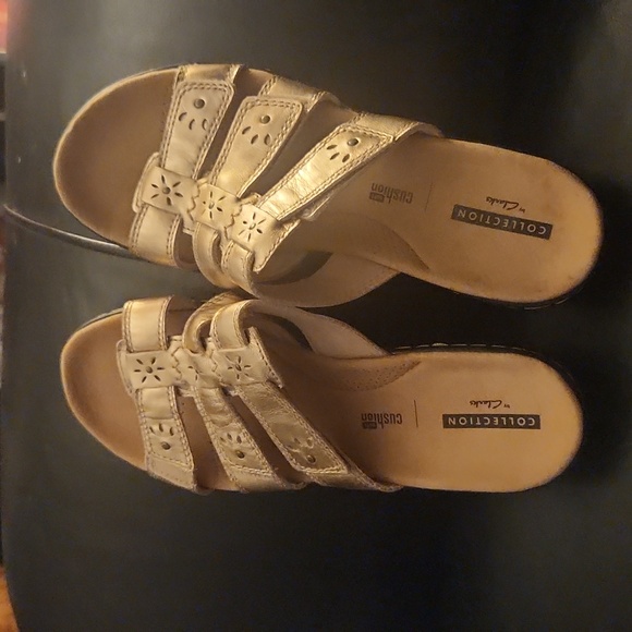 Collections by Clarks - Soft Cushion - Metallic Strap w/ Hook and Loop - Sz 6.5M - Picture 2 of 6